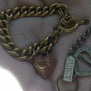 2 Juicy Necklace, 1 bracelet.